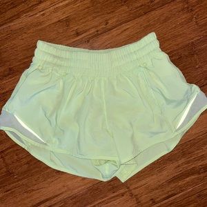 Lululemon hotty hot shorts low rise 2.5”